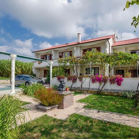Apartments Helena Лопар Екстериор снимка