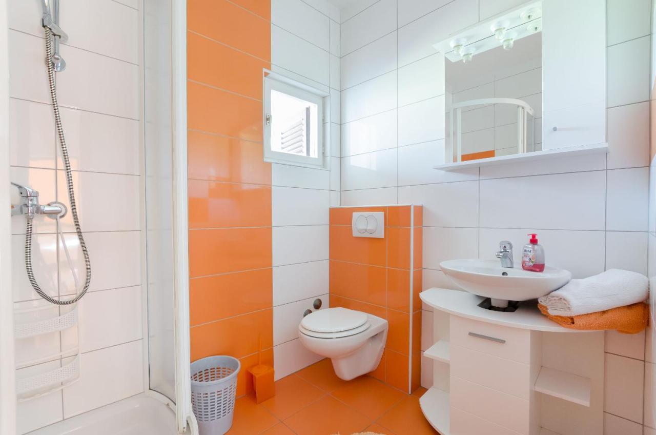 Apartments Helena Лопар Екстериор снимка
