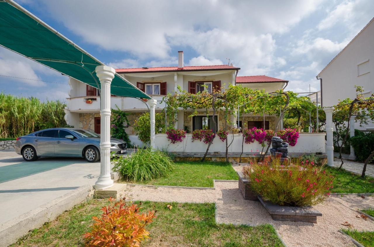 Apartments Helena Лопар Екстериор снимка
