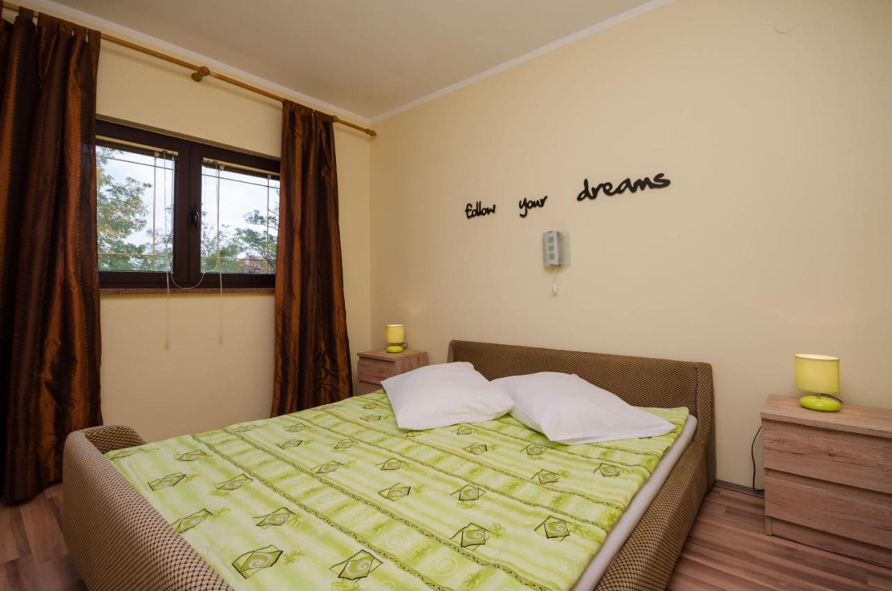 Apartments Helena Лопар Екстериор снимка