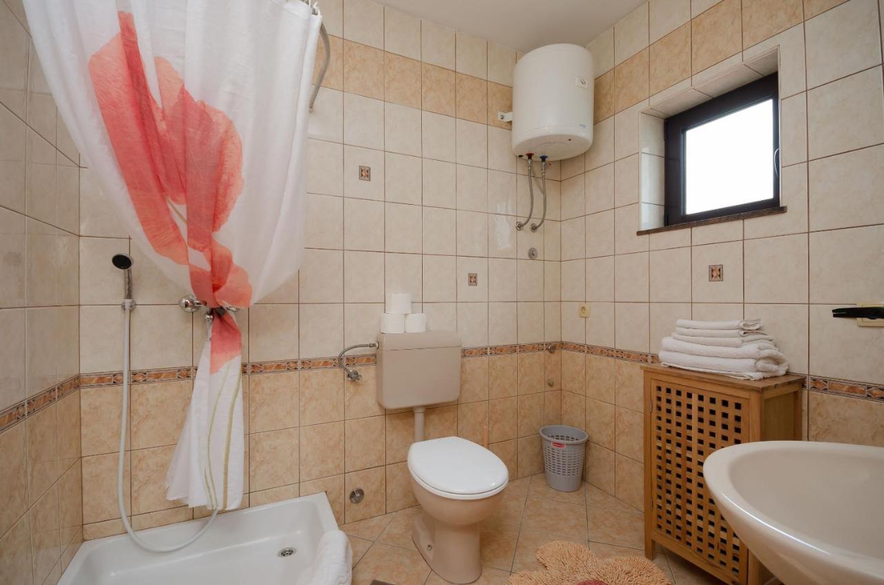 Apartments Helena Лопар Екстериор снимка