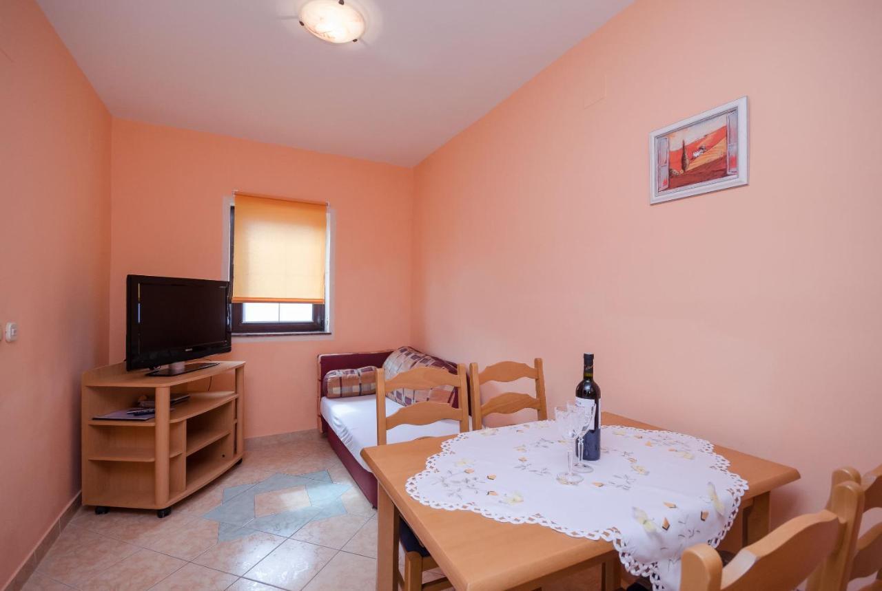 Apartments Helena Лопар Екстериор снимка
