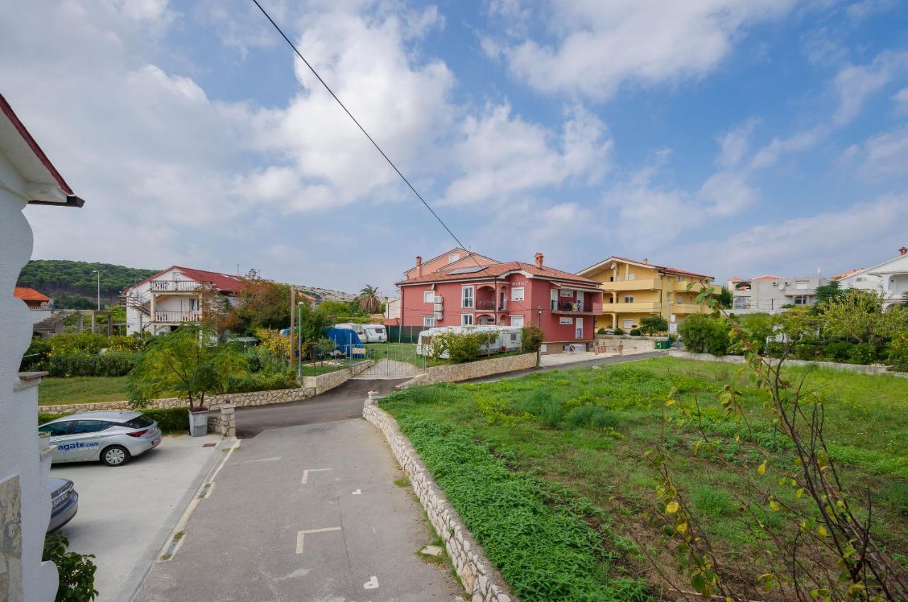 Apartments Helena Лопар Екстериор снимка