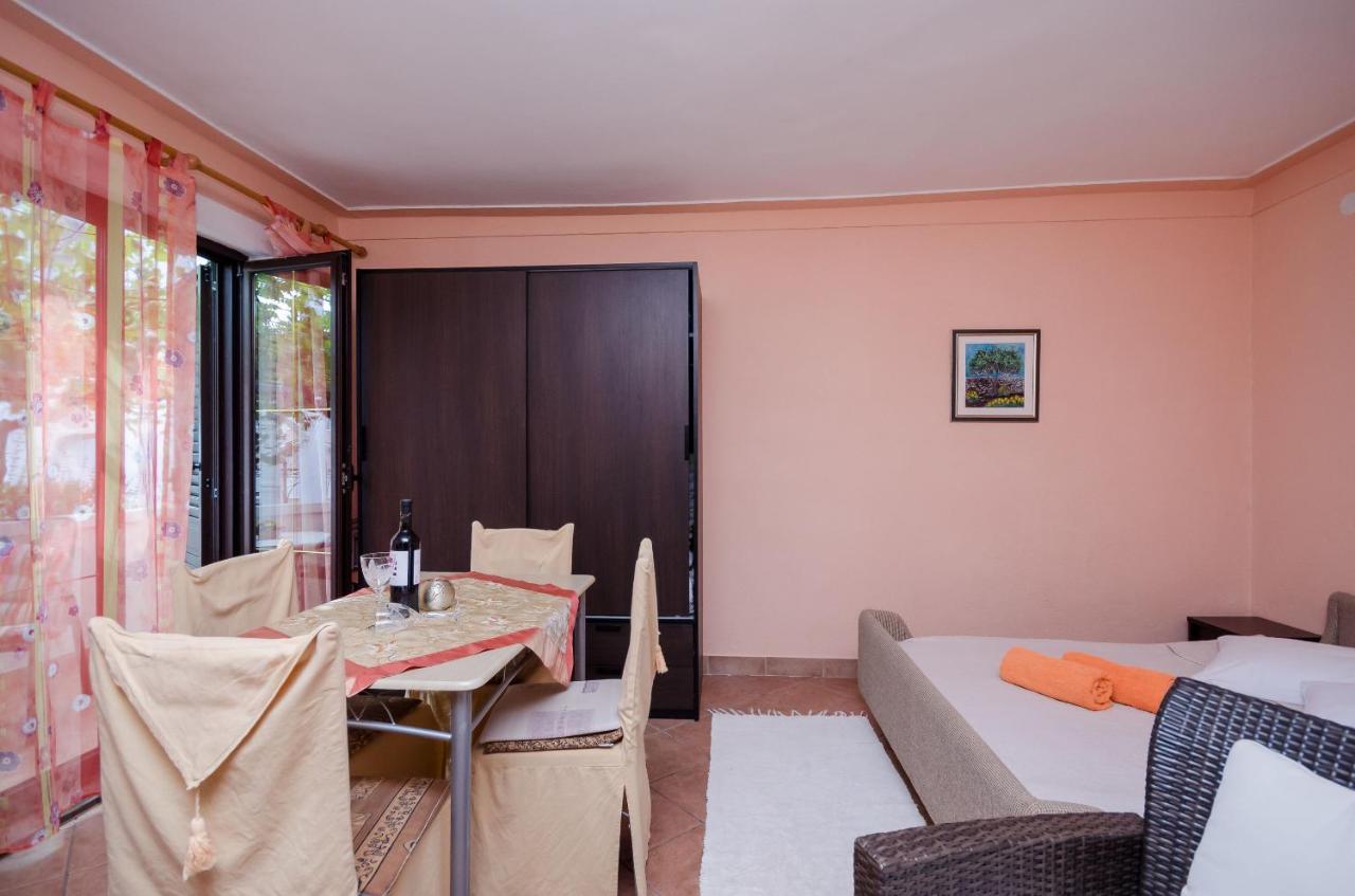 Apartments Helena Лопар Екстериор снимка