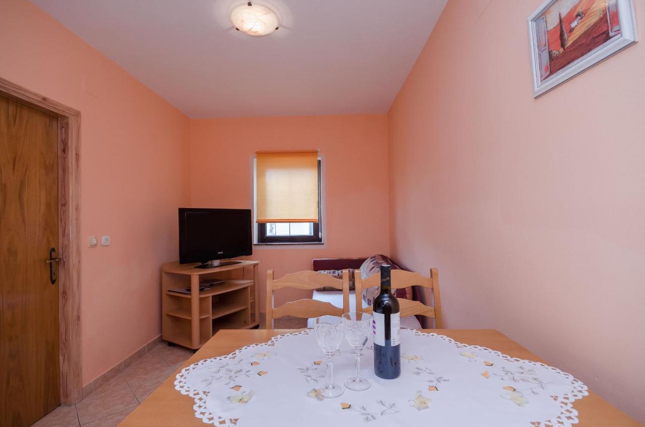 Apartments Helena Лопар Екстериор снимка