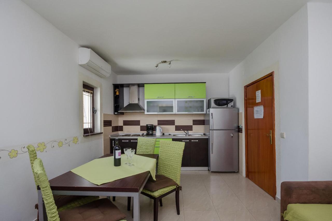 Apartments Helena Лопар Екстериор снимка