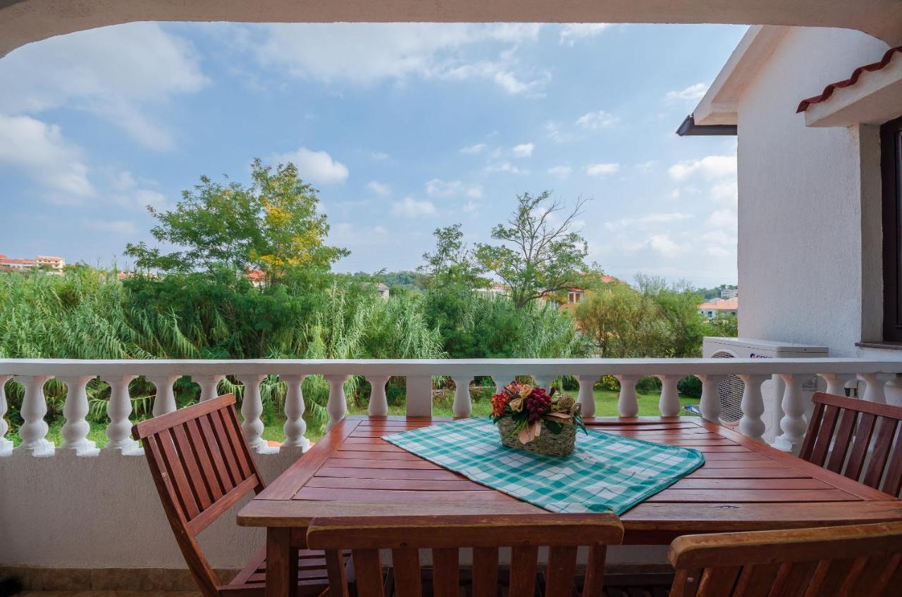 Apartments Helena Лопар Екстериор снимка