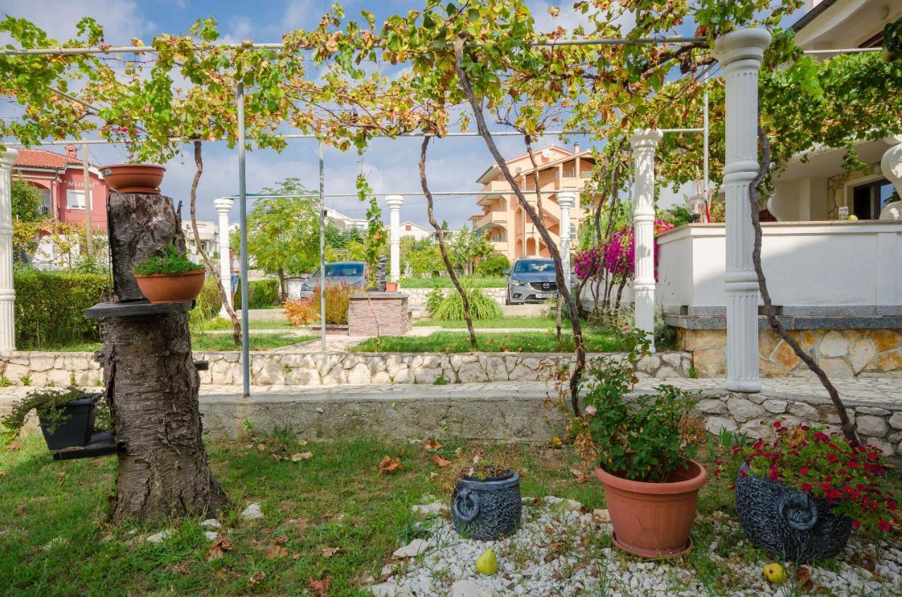 Apartments Helena Лопар Екстериор снимка
