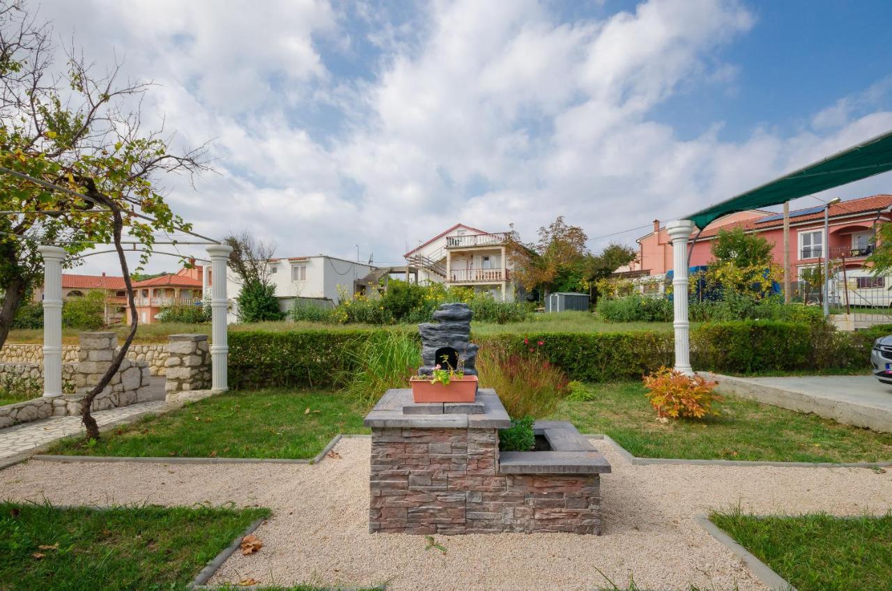 Apartments Helena Лопар Екстериор снимка