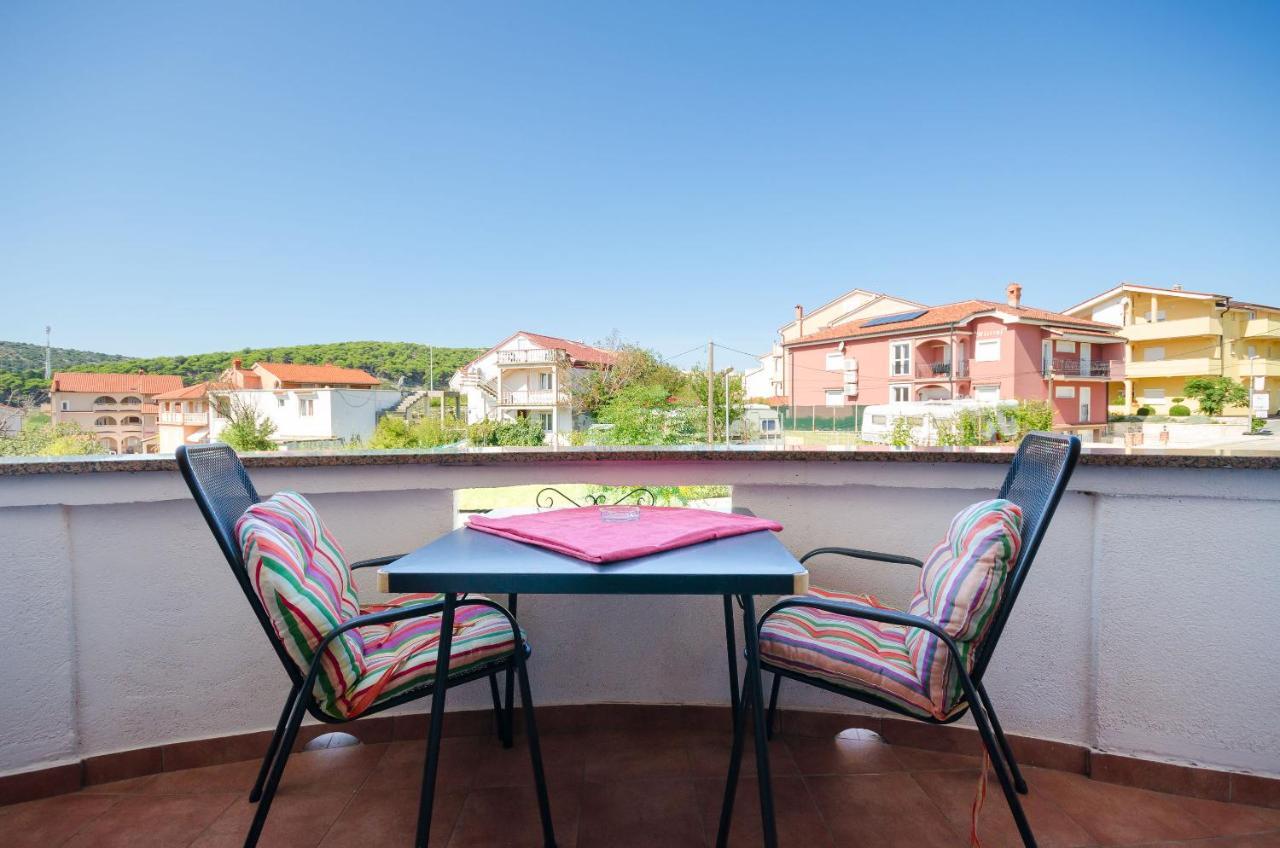 Apartments Helena Лопар Екстериор снимка