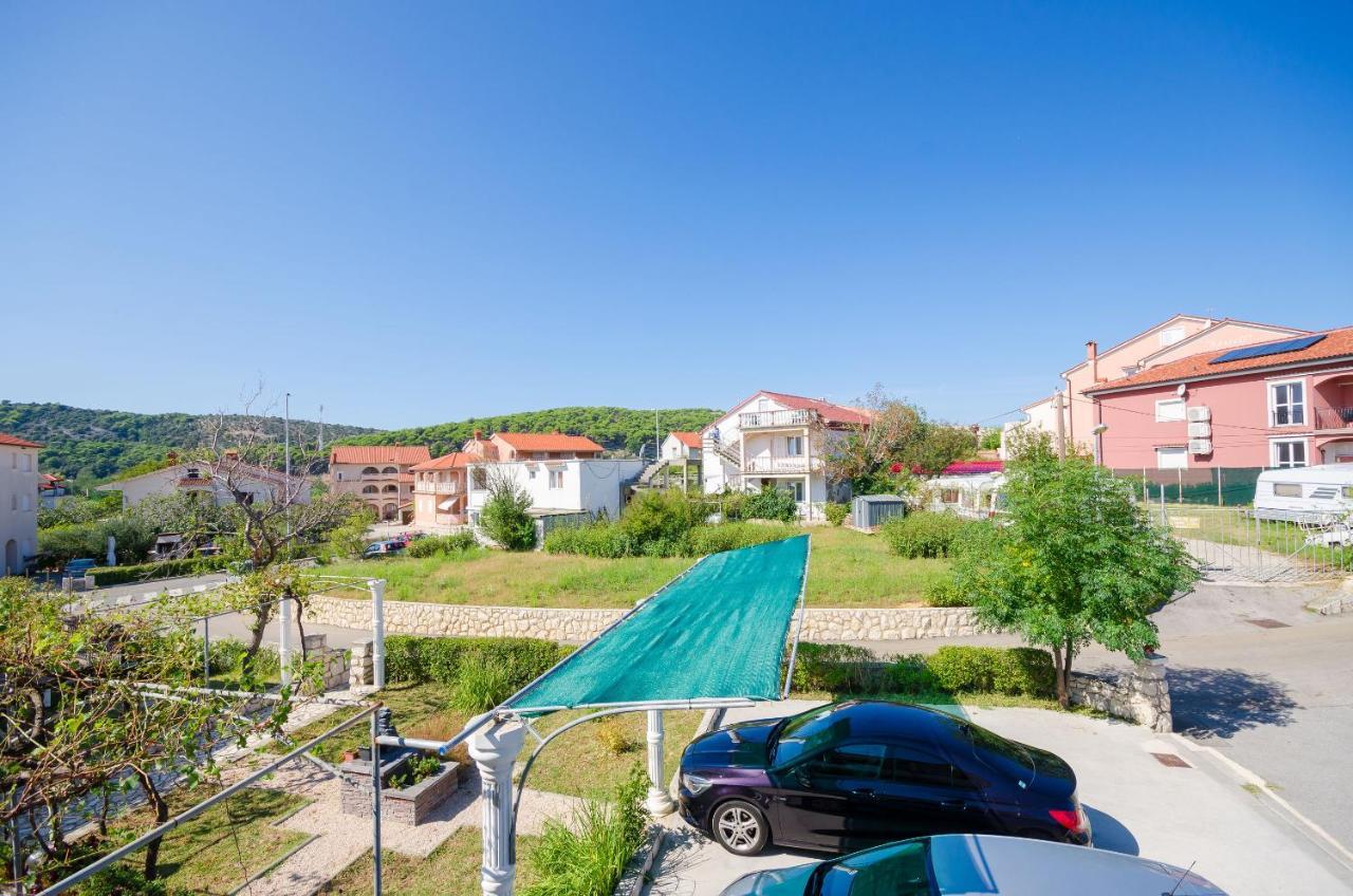 Apartments Helena Лопар Екстериор снимка
